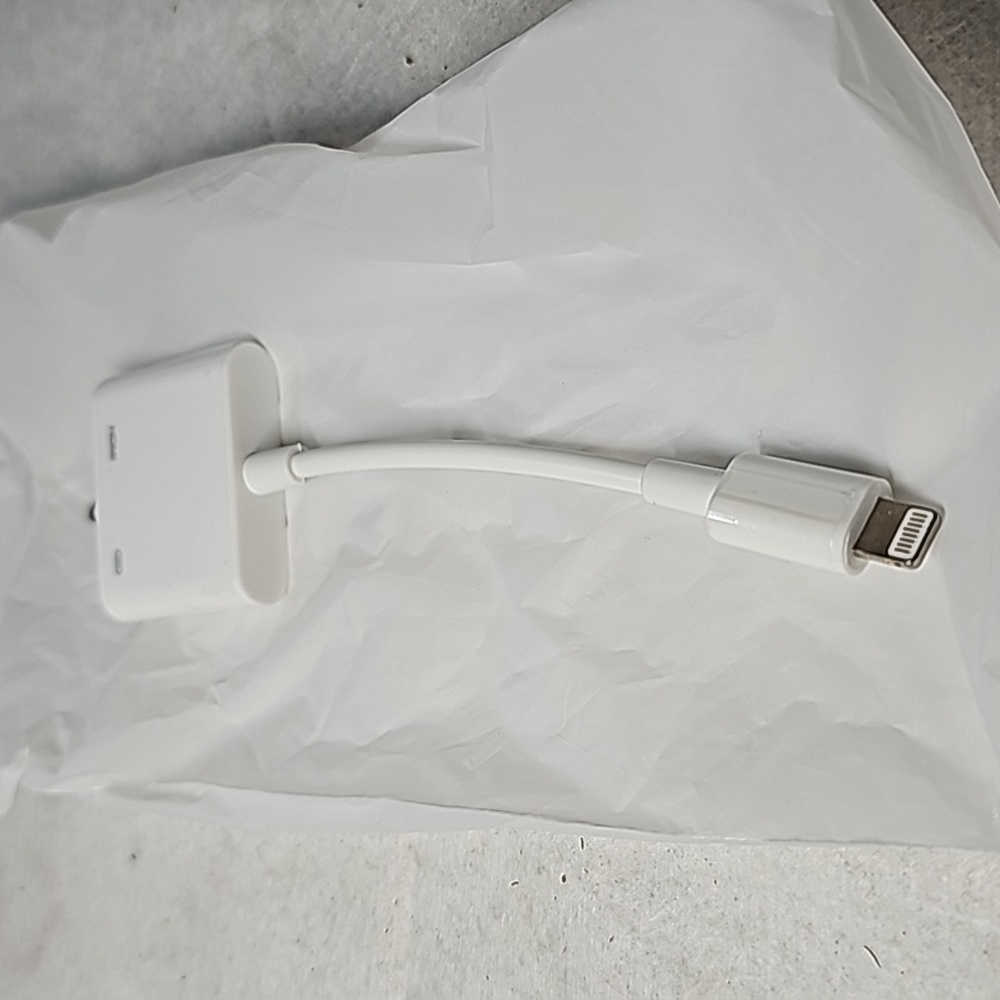 Lightning Digital AV Adapter - Picture 7 of 9
